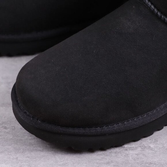 Ugg Classic Mini Fleece-Lined Warm Short-Shaped Snow Boots (Couples') Black - Picture 8 of 8